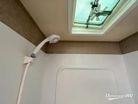 2019 Dutchmen Kodiak Ultra-Lite 248BHSL RV Photo 3