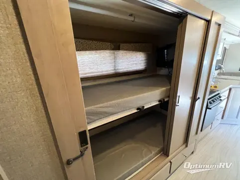 2020 Thor Windsport 34J RV Photo 3