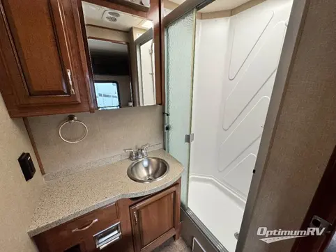 2017 Fleetwood Jamboree 30F RV Photo 4
