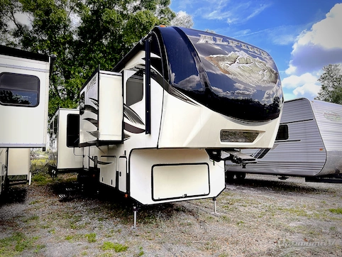 Used 2016 Keystone alpine 3590RS Featured Photo