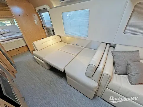2019 Airstream Classic 33FB RV Photo 3