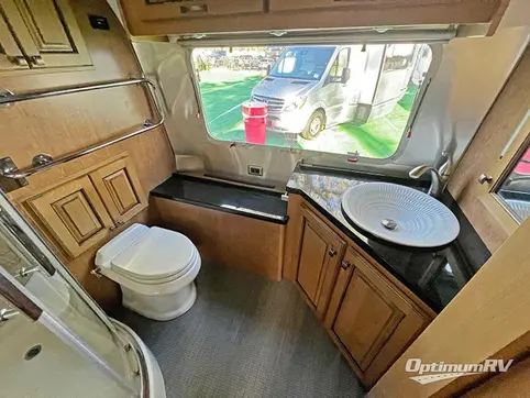 2019 Airstream Classic 33FB RV Photo 4