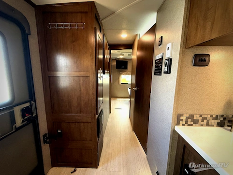 2019 Forest River Flagstaff Classic Super Lite 832FLBS RV Photo 3