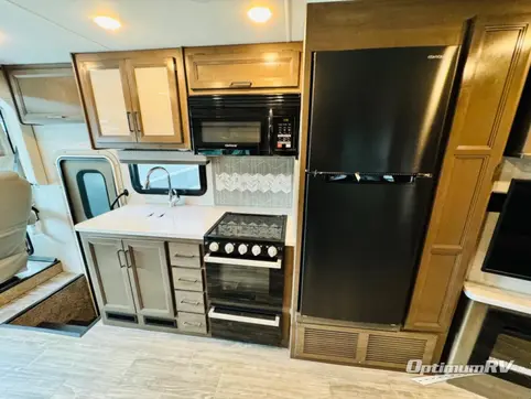 2022 Thor Hurricane 35M RV Photo 3