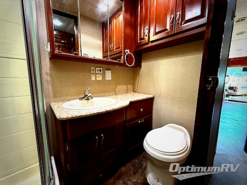 2011 Newmar Canyon Star 3810 RV Photo 4