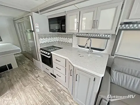 2022 Thor Hurricane 29M RV Photo 4