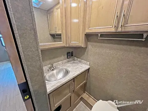2020 Thor Challenger 37FH RV Photo 4