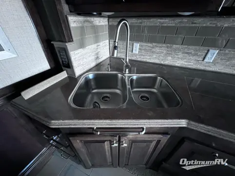 2016 Tiffin Phaeton 42LH RV Photo 3