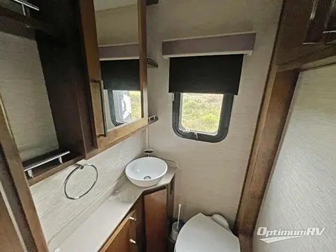 2021 Tiffin Wayfarer 25 LW RV Photo 4