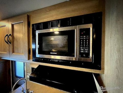2016 Coachmen Freelander 21QB  Ford 350 RV Photo 3