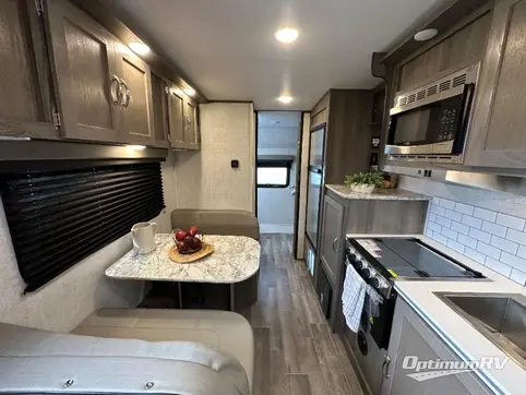 2024 Gulf Stream Vista Cruiser 19MBS RV Photo 2