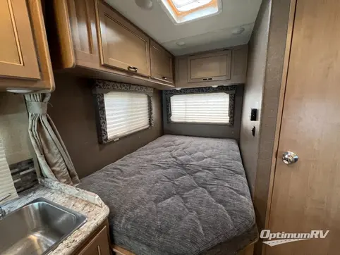 2019 Thor Four Winds 23U RV Photo 4