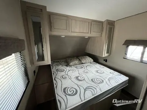 2022 Coachmen Catalina Legacy 303QBCK RV Photo 3