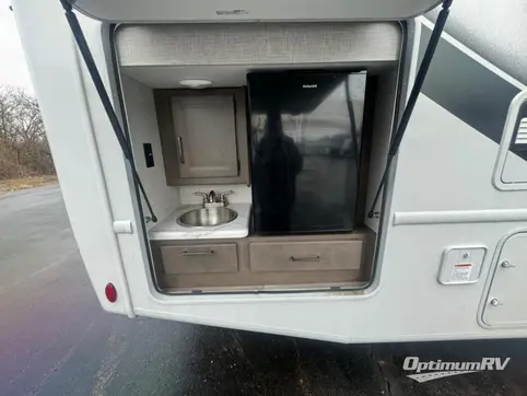 2024 Thor Hurricane 29M RV Photo 4