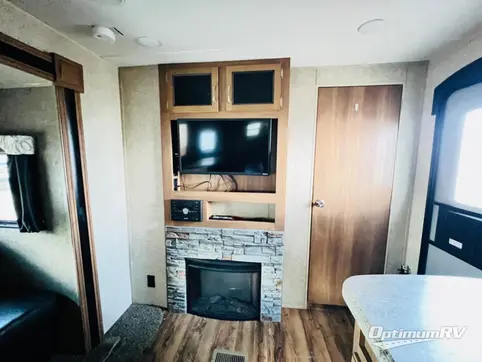 2018 Coachmen Catalina Legacy 323BHDSCK RV Photo 2