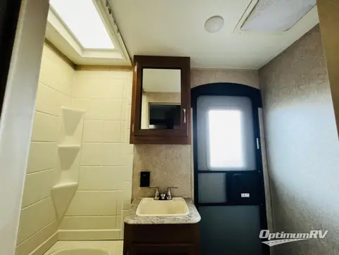 2018 Coachmen Catalina Legacy 323BHDSCK RV Photo 4