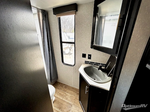 2022 Forest River Cherokee Grey Wolf 27DBH RV Photo 4