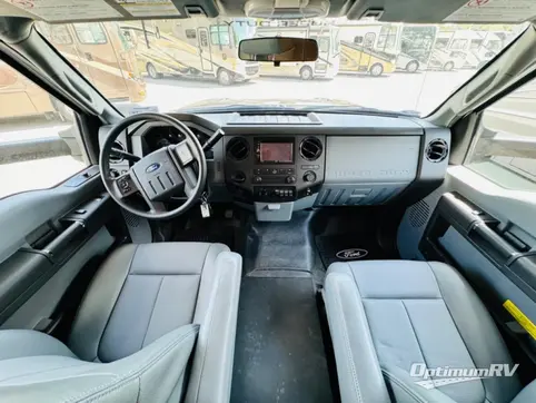 2015 Thor Chateau Super C 35SF RV Photo 2