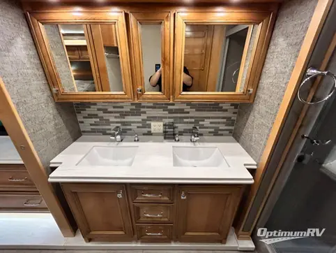 2021 Tiffin Phaeton 40AH RV Photo 3