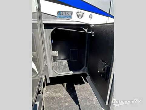 2019 Jayco Seneca 37FS RV Photo 4