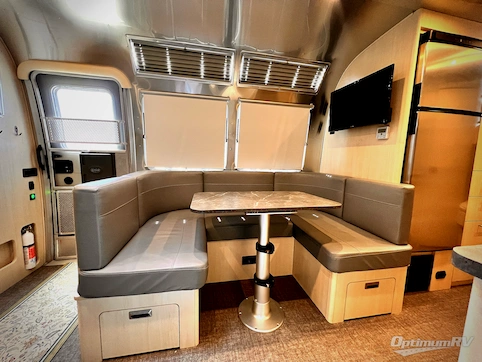 2024 Airstream Flying Cloud 30FB Bunk RV Photo 2