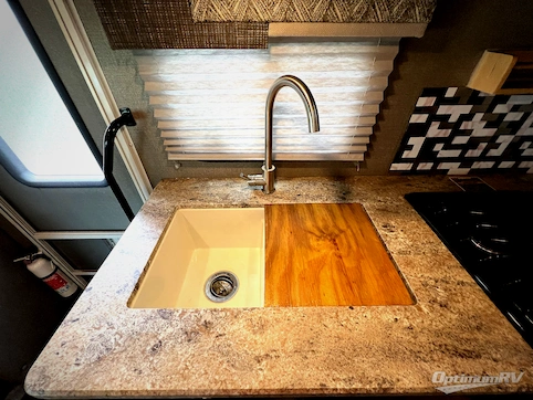 2018 Winnebago Outlook 22C RV Photo 4