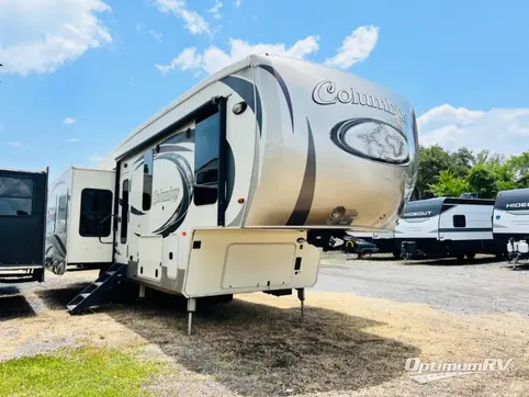 Used 2018 Palomino Columbus F340RK Featured Photo