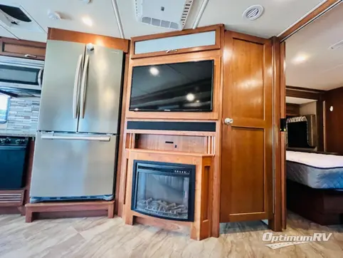 2017 Fleetwood Bounder 35K RV Photo 2