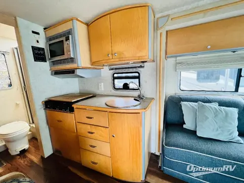 2006 Winnebago View 23H RV Photo 3