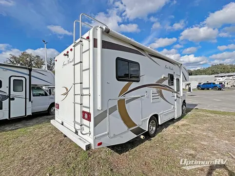 2013 Thor Four Winds 24C RV Photo 2