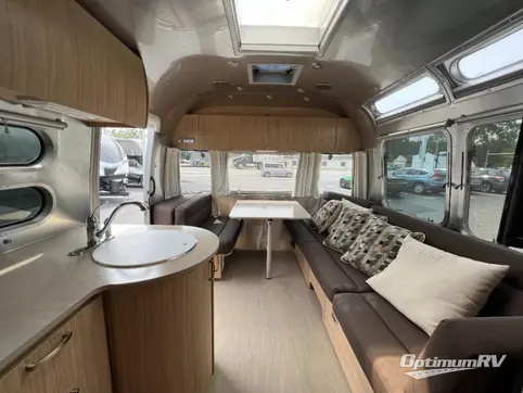 2019 Airstream Flying Cloud 27FB RV Photo 4