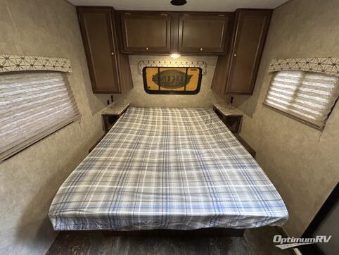 2017 Viking Ultra-Lite 17FQ RV Photo 4