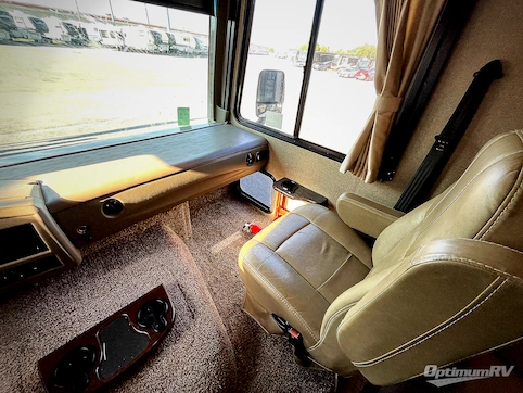 2018 Fleetwood Flair 30P RV Photo 2