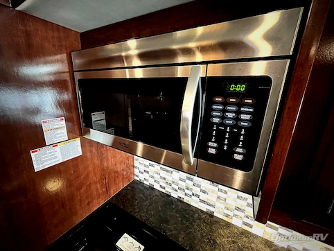 2018 Fleetwood Flair 30P RV Photo 3