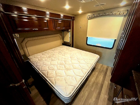 2018 Fleetwood Flair 30P RV Photo 4
