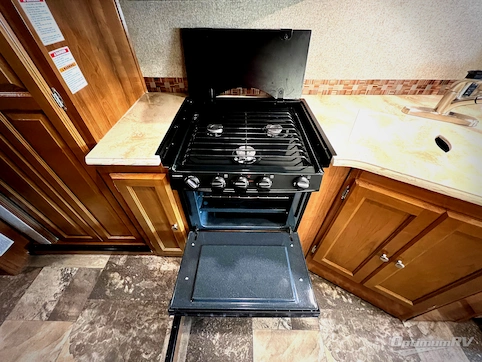 2019 Coachmen Leprechaun 311FS Ford 450 RV Photo 3