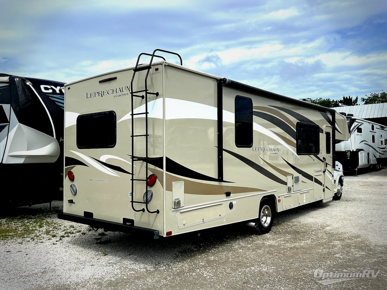 2019 Coachmen Leprechaun 311FS Ford 450 Photo 2