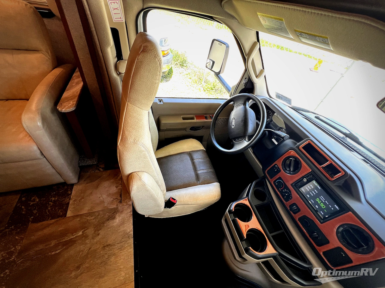 2019 Coachmen Leprechaun 311FS Ford 450 Photo 8