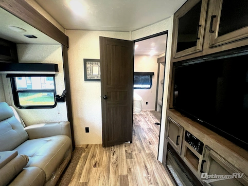2022 Venture SportTrek ST327VIK RV Photo 3