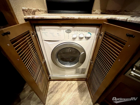 2018 Fleetwood Bounder 36F RV Photo 4