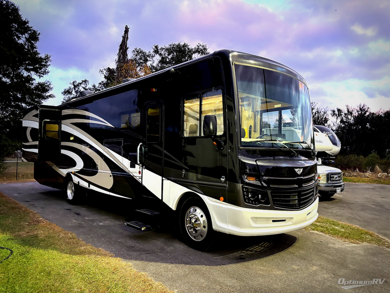 2018 Fleetwood Bounder 36F Photo 1