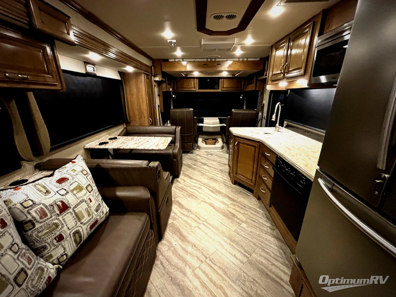 2018 Fleetwood Bounder 36F Photo 3