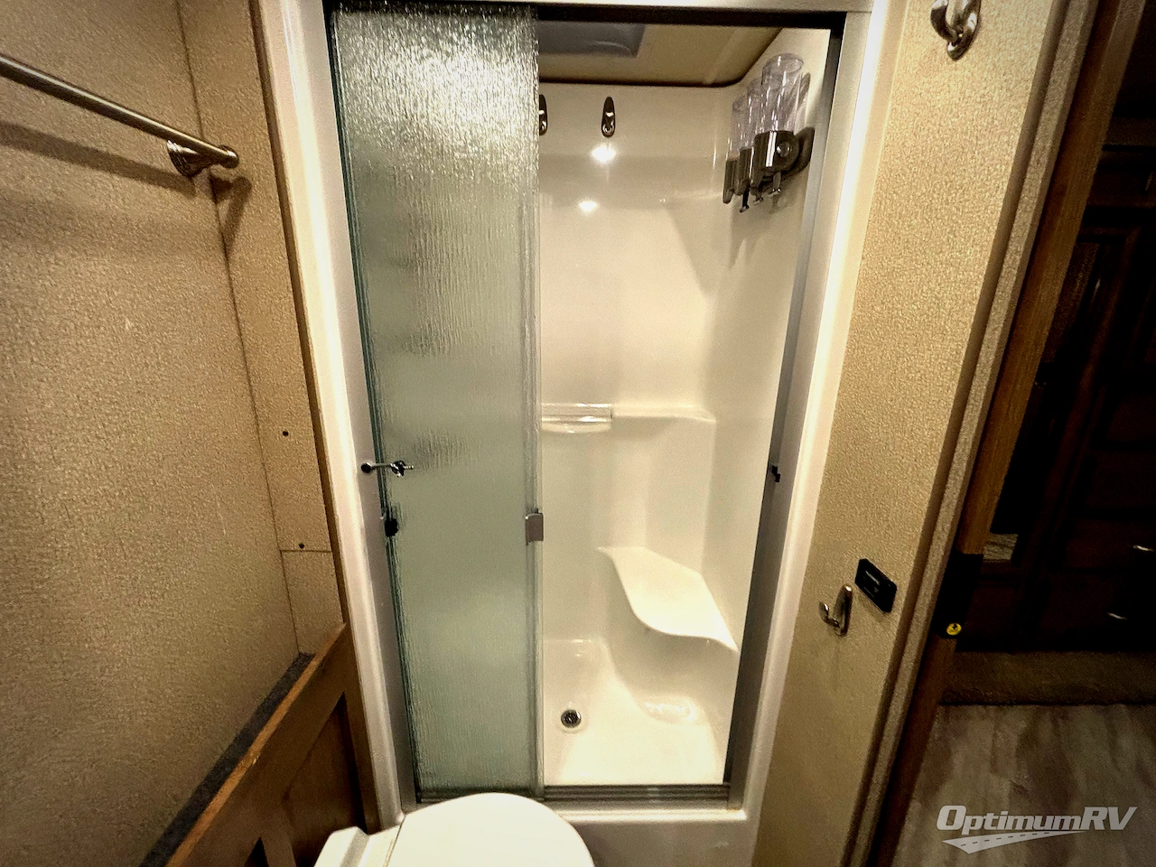 2018 Fleetwood Bounder 36F Photo 26