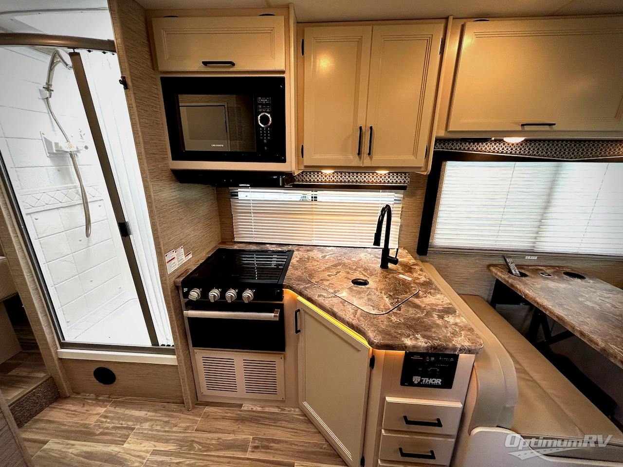 2022 Thor Four Winds 28A Photo 6