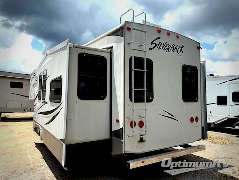 2011 Forest River Cedar Creek Silverback 33L RV Photo 3