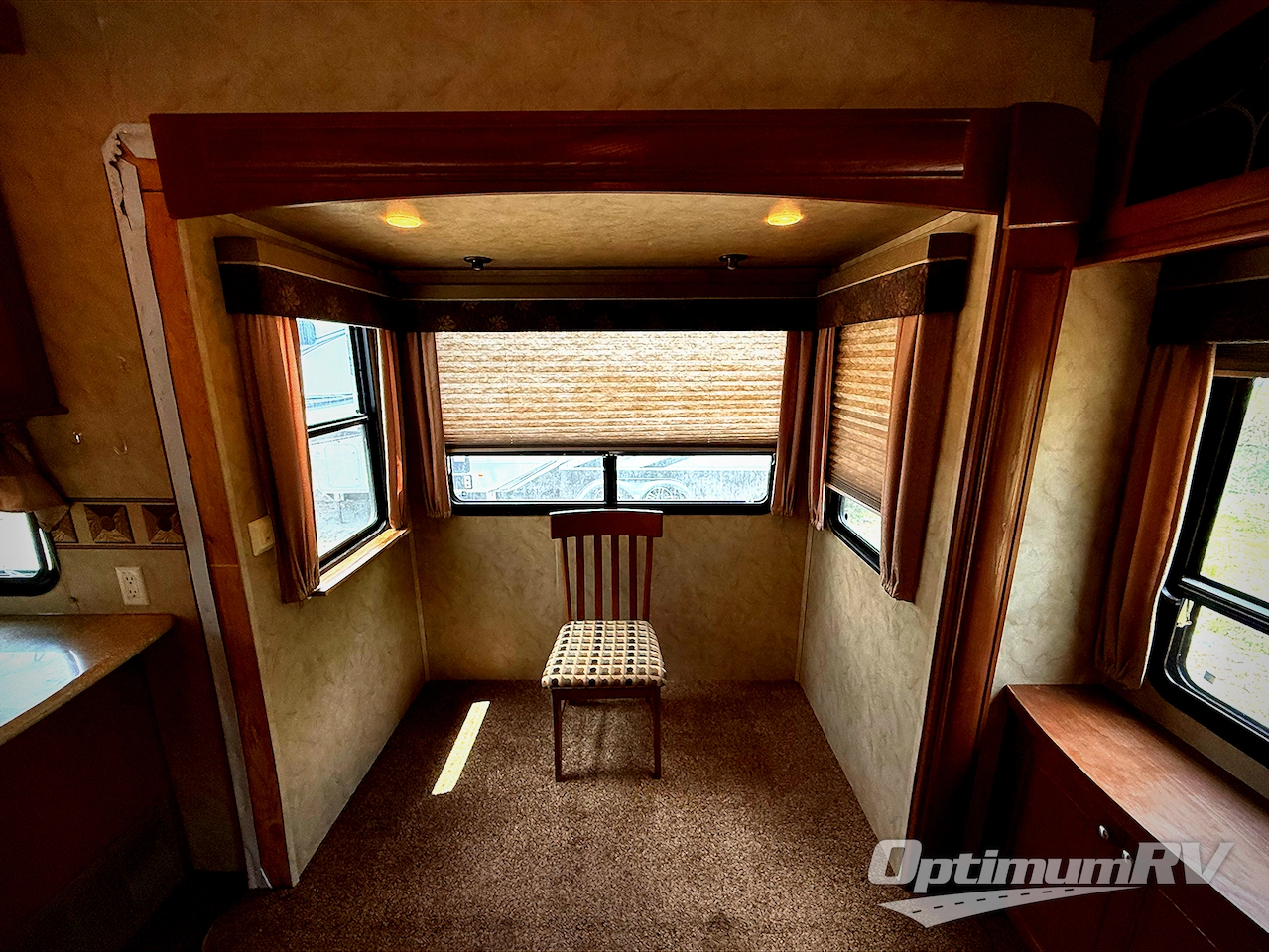 2011 Forest River Cedar Creek Silverback 33L Photo 4