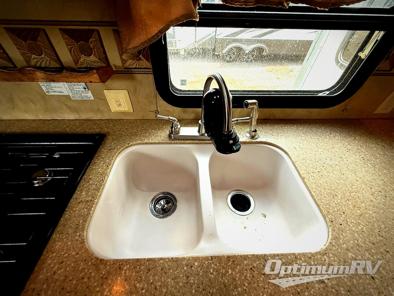 2011 Forest River Cedar Creek Silverback 33L Photo 5