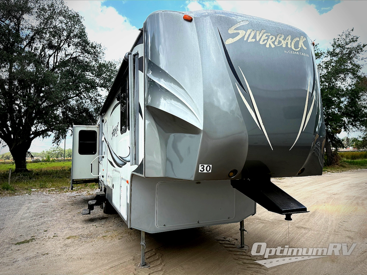 2011 Forest River Cedar Creek Silverback 33L Photo 9