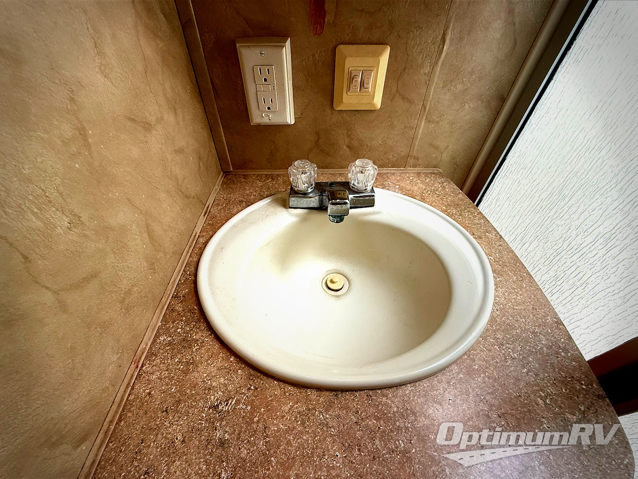 2011 Forest River Cedar Creek Silverback 33L Photo 10