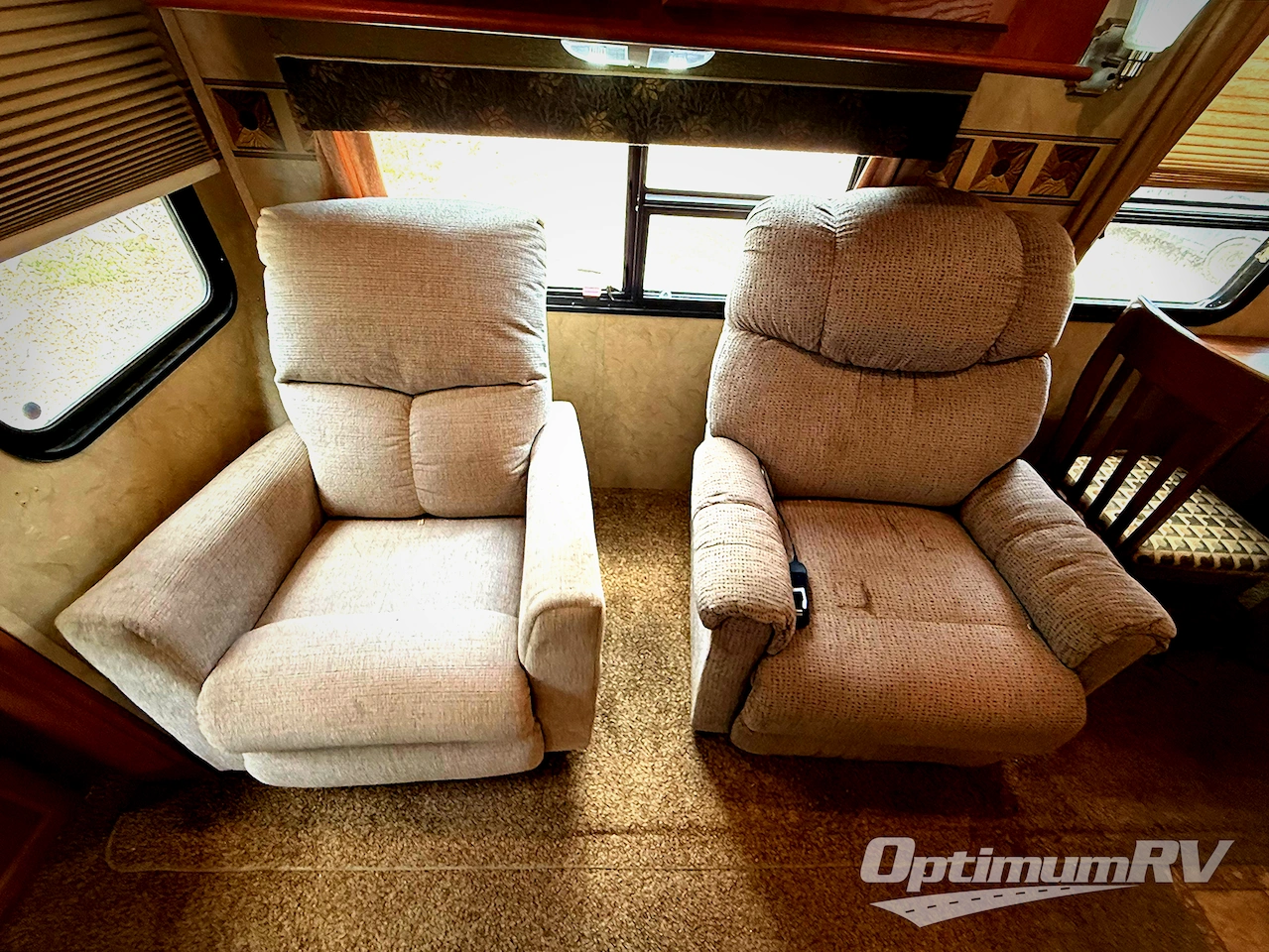 2011 Forest River Cedar Creek Silverback 33L Photo 11